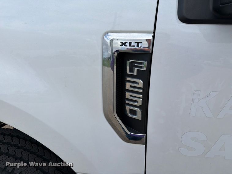 image for item FH6499 2022 Ford F250 Super Duty Crew Cab utility bed pickup truck