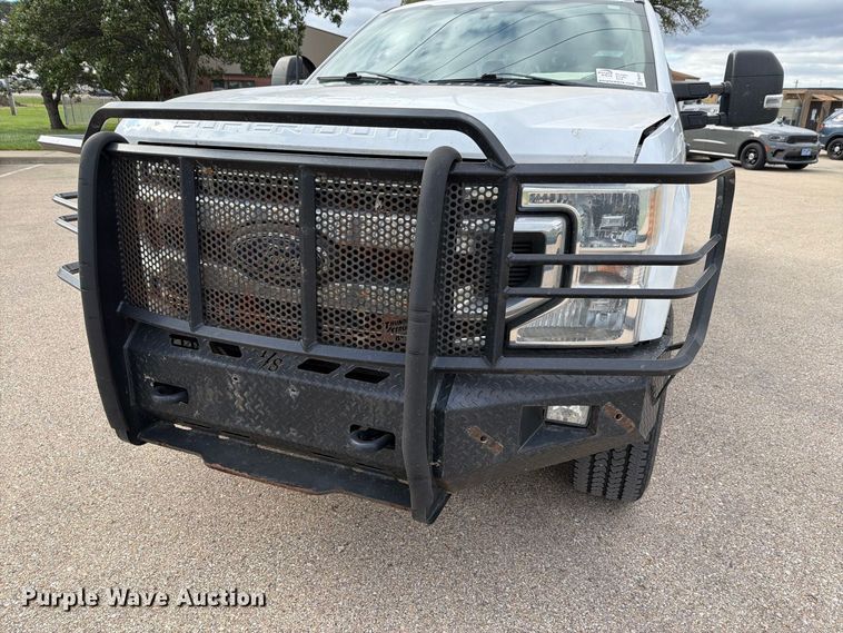 image for item FH6499 2022 Ford F250 Super Duty Crew Cab utility bed pickup truck