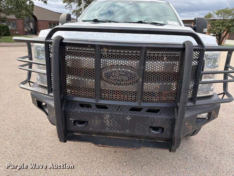 image for item FH6499 2022 Ford F250 Super Duty Crew Cab utility bed pickup truck