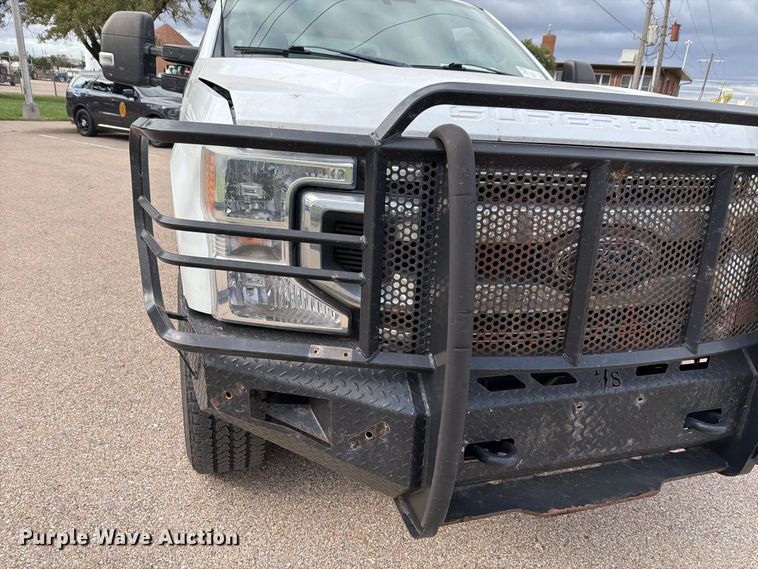 image for item FH6499 2022 Ford F250 Super Duty Crew Cab utility bed pickup truck