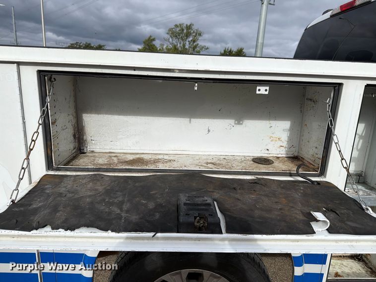 image for item FH6499 2022 Ford F250 Super Duty Crew Cab utility bed pickup truck
