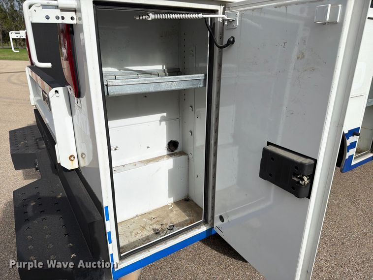image for item FH6499 2022 Ford F250 Super Duty Crew Cab utility bed pickup truck