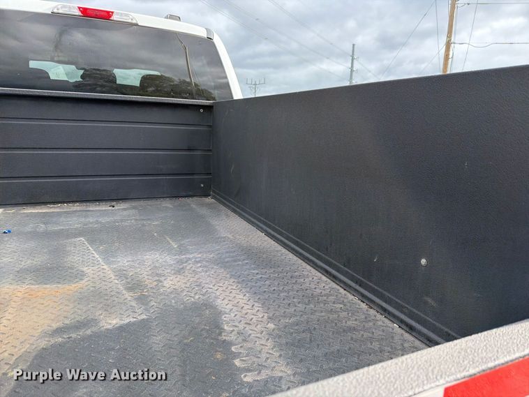 image for item FH6499 2022 Ford F250 Super Duty Crew Cab utility bed pickup truck