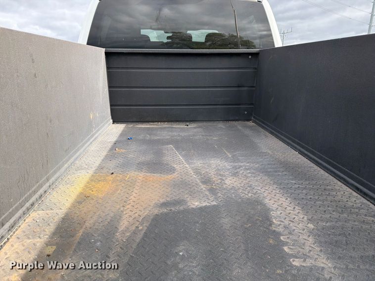 image for item FH6499 2022 Ford F250 Super Duty Crew Cab utility bed pickup truck