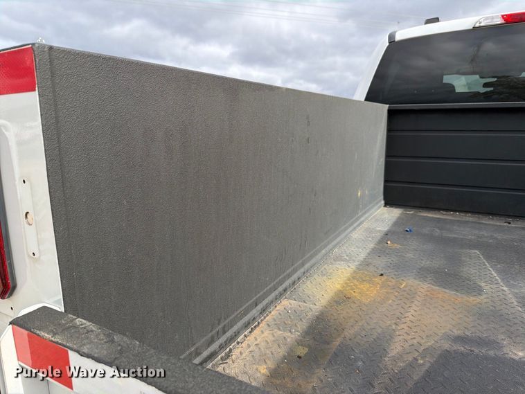 image for item FH6499 2022 Ford F250 Super Duty Crew Cab utility bed pickup truck
