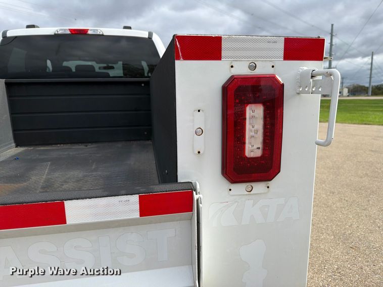 image for item FH6499 2022 Ford F250 Super Duty Crew Cab utility bed pickup truck