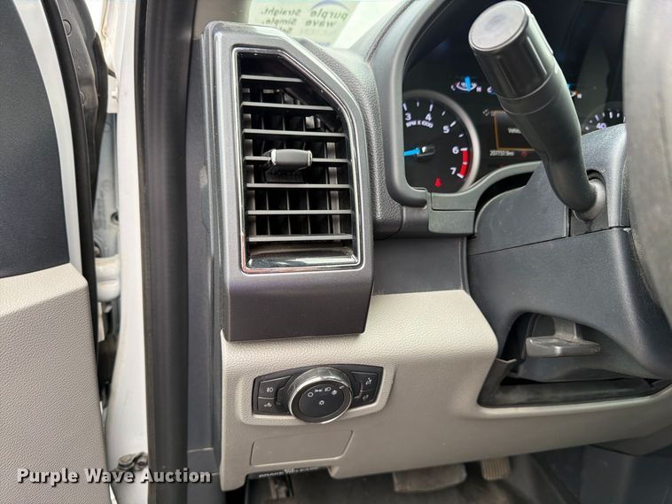 image for item FH6499 2022 Ford F250 Super Duty Crew Cab utility bed pickup truck