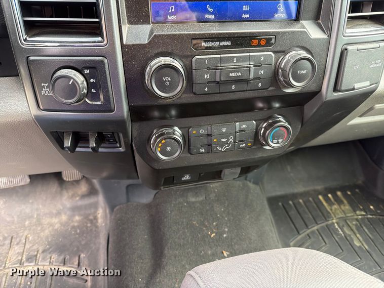 image for item FH6499 2022 Ford F250 Super Duty Crew Cab utility bed pickup truck