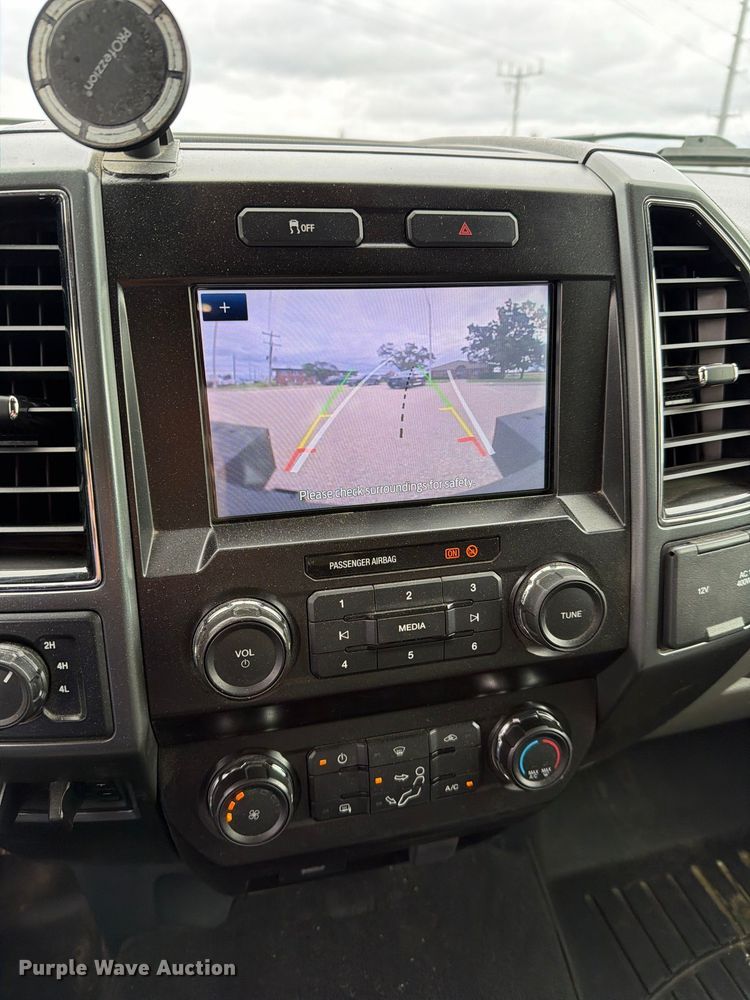 image for item FH6499 2022 Ford F250 Super Duty Crew Cab utility bed pickup truck