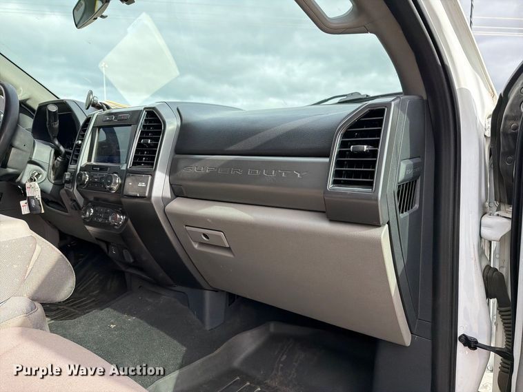 image for item FH6499 2022 Ford F250 Super Duty Crew Cab utility bed pickup truck