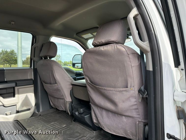 image for item FH6499 2022 Ford F250 Super Duty Crew Cab utility bed pickup truck