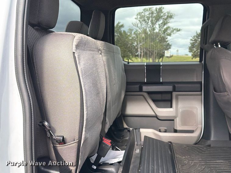 image for item FH6499 2022 Ford F250 Super Duty Crew Cab utility bed pickup truck