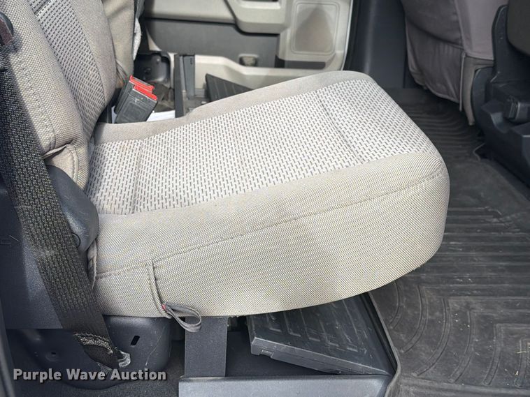 image for item FH6499 2022 Ford F250 Super Duty Crew Cab utility bed pickup truck