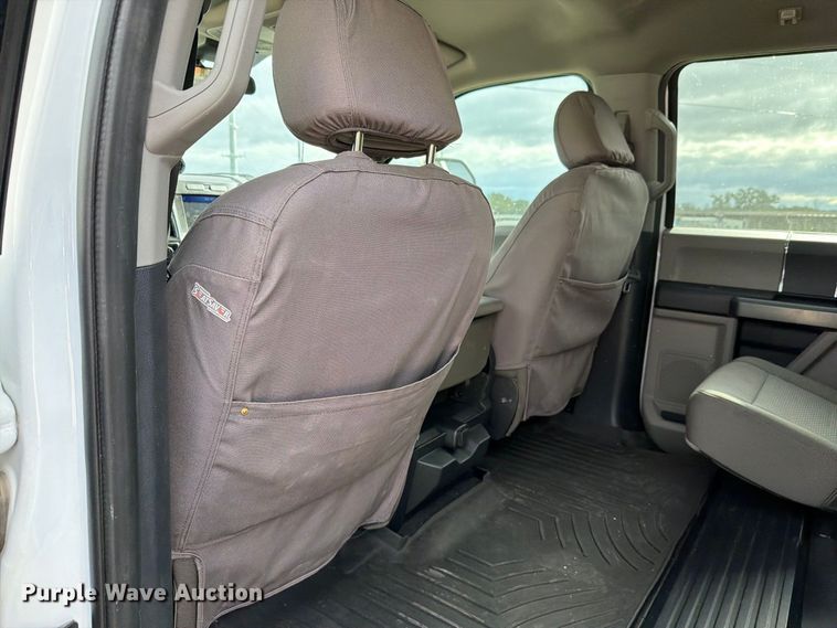image for item FH6499 2022 Ford F250 Super Duty Crew Cab utility bed pickup truck