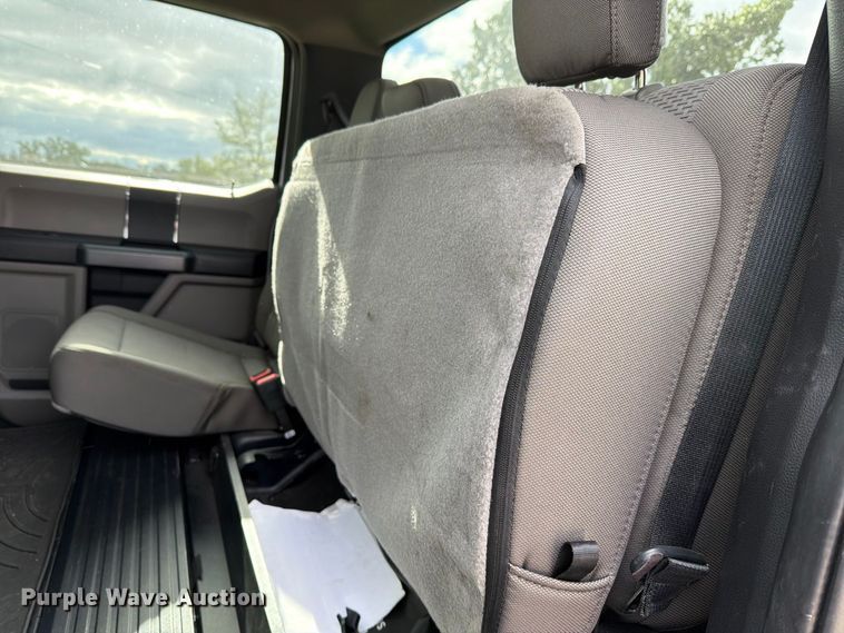 image for item FH6499 2022 Ford F250 Super Duty Crew Cab utility bed pickup truck