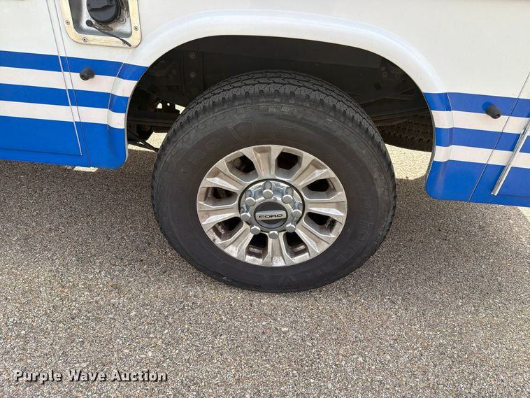 image for item FH6499 2022 Ford F250 Super Duty Crew Cab utility bed pickup truck