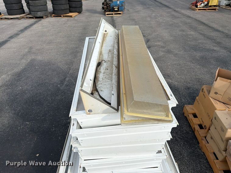 image for item FK3934 (8) Fluorescent lights
