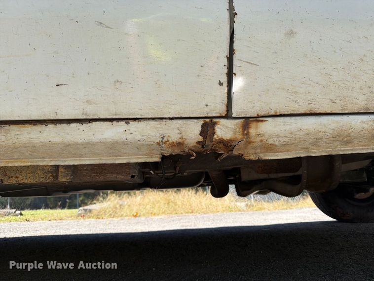 image for item DT2953 2006 Ford E350 van with bucket lift
