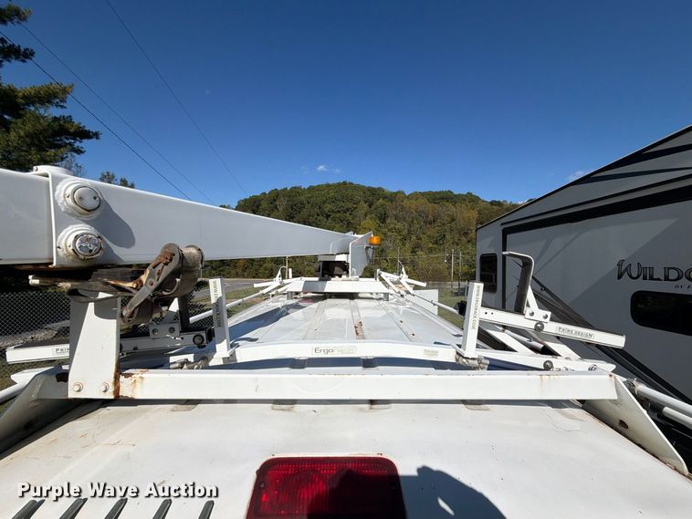 image for item DT2953 2006 Ford E350 van with bucket lift
