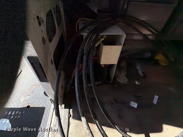 image for item DT2953 2006 Ford E350 van with bucket lift
