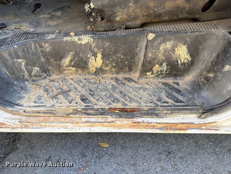 image for item DT2953 2006 Ford E350 van with bucket lift