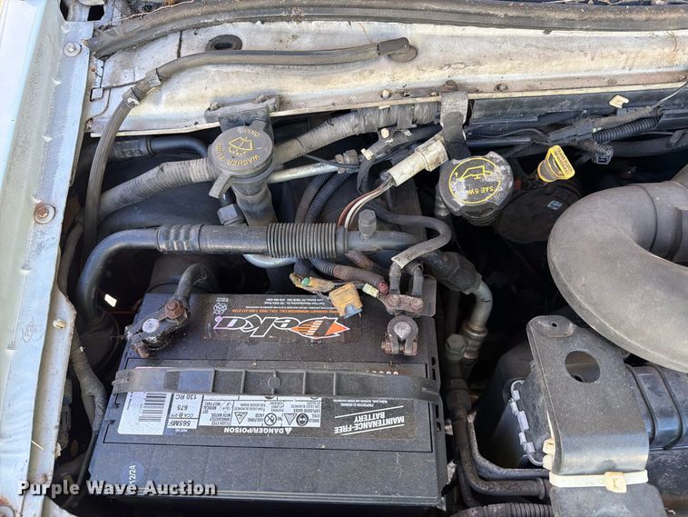 image for item DT2953 2006 Ford E350 van with bucket lift