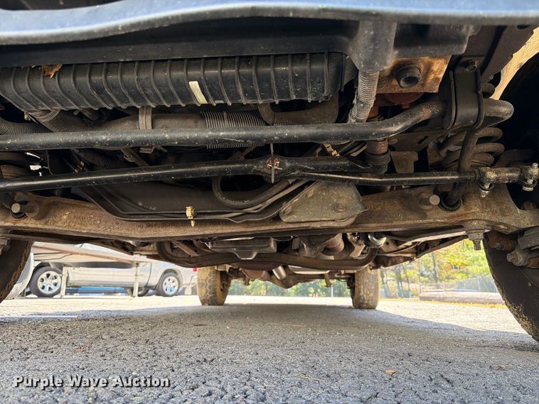 image for item DT2953 2006 Ford E350 van with bucket lift
