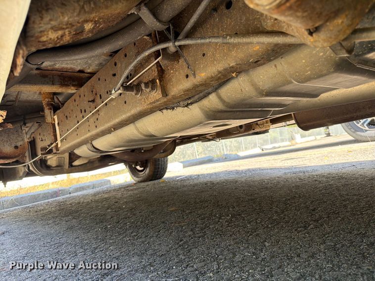 image for item DT2953 2006 Ford E350 van with bucket lift