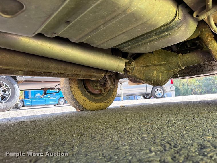 image for item DT2953 2006 Ford E350 van with bucket lift