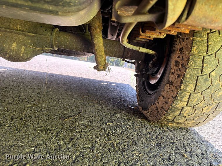 image for item DT2953 2006 Ford E350 van with bucket lift