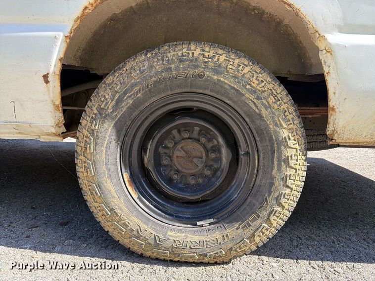 image for item DT2953 2006 Ford E350 van with bucket lift