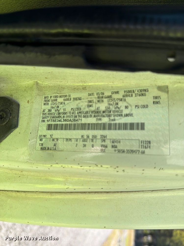 image for item DT2953 2006 Ford E350 van with bucket lift