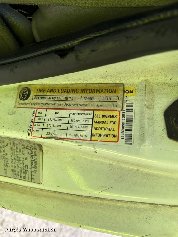 image for item DT2953 2006 Ford E350 van with bucket lift