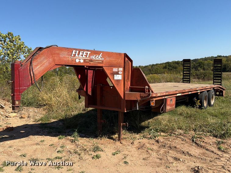 image for item DT3046 1996 Diamond C Trailers equipment trailer