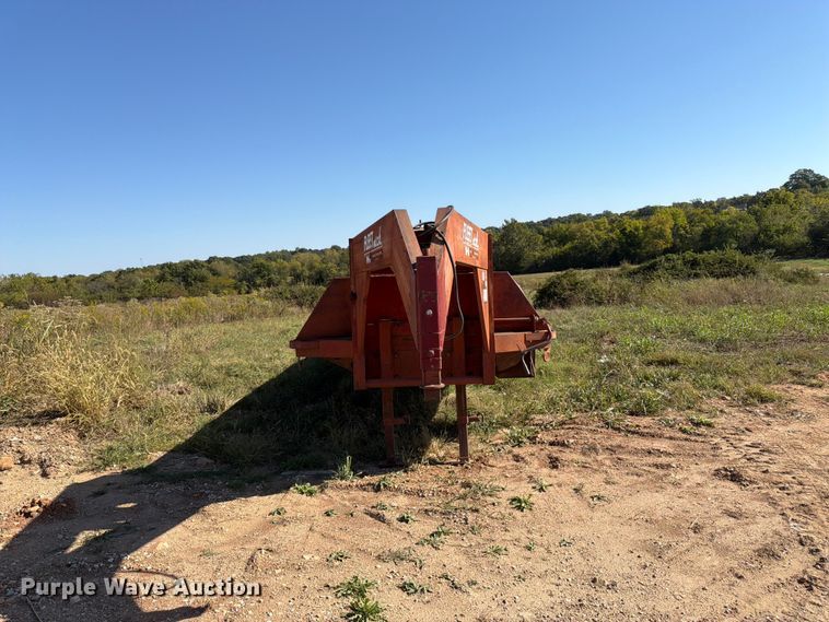 image for item DT3046 1996 Diamond C Trailers equipment trailer