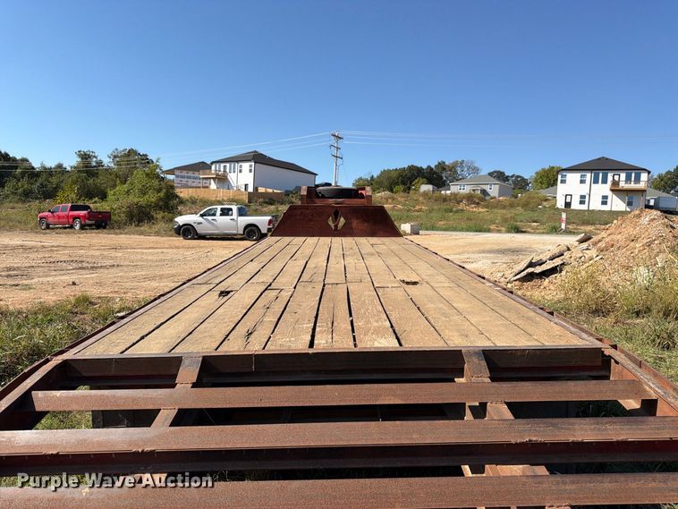 image for item DT3046 1996 Diamond C Trailers equipment trailer
