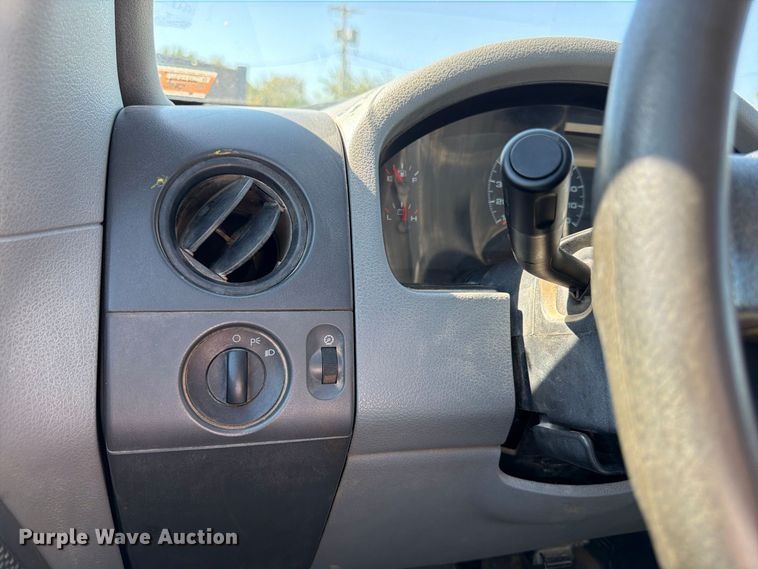 image for item DT3047 2006 Ford F-150 Ext. Cab pickup truck