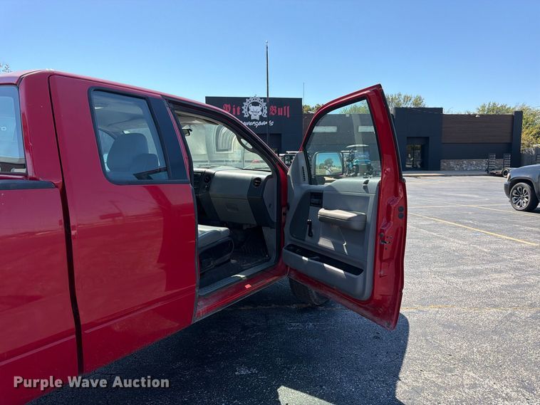 image for item DT3047 2006 Ford F-150 Ext. Cab pickup truck