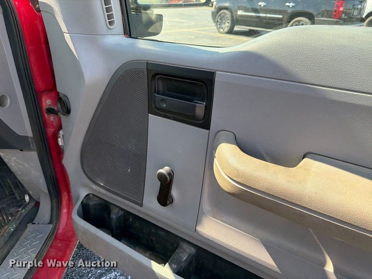 image for item DT3047 2006 Ford F-150 Ext. Cab pickup truck