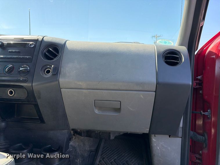 image for item DT3047 2006 Ford F-150 Ext. Cab pickup truck