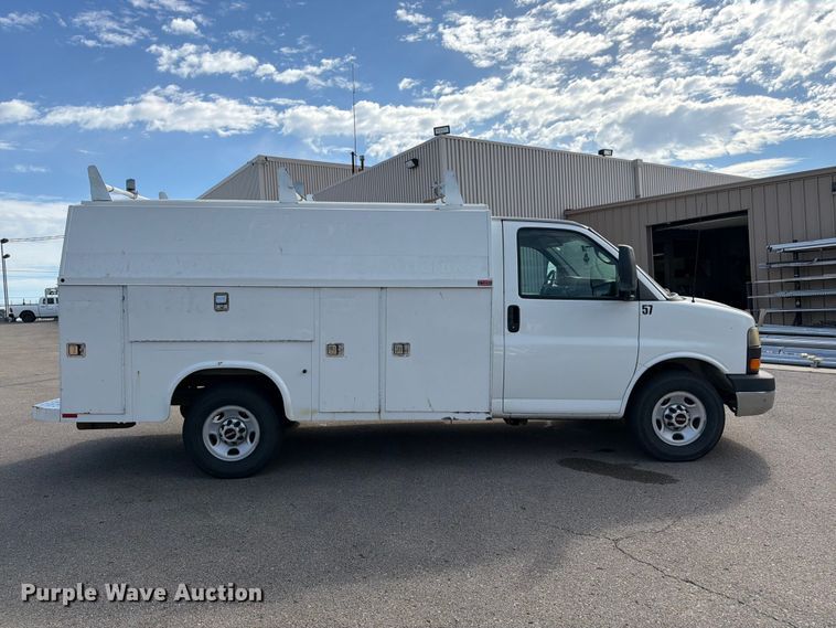 image for item DT3050 2014 GMC Savana utility van