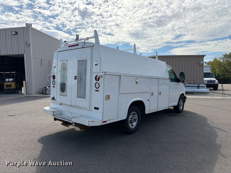 image for item DT3050 2014 GMC Savana utility van