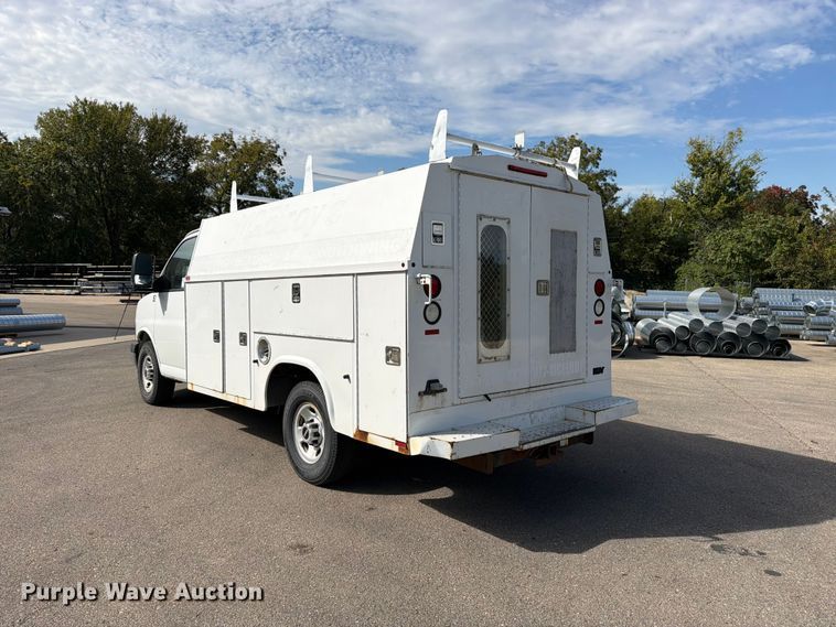 image for item DT3050 2014 GMC Savana utility van
