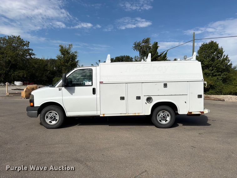 image for item DT3050 2014 GMC Savana utility van