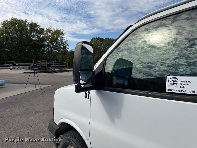 image for item DT3050 2014 GMC Savana utility van