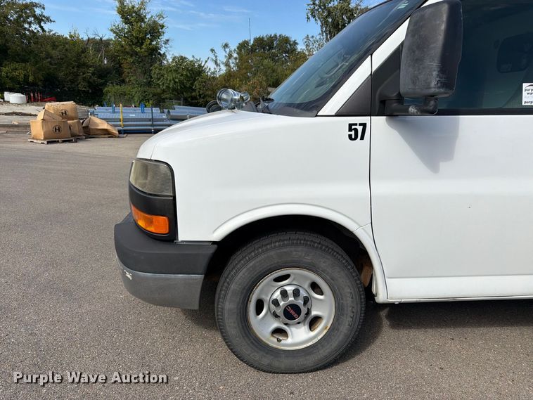 image for item DT3050 2014 GMC Savana utility van