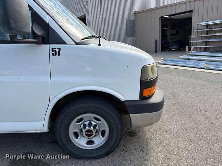 image for item DT3050 2014 GMC Savana utility van