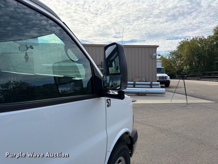 image for item DT3050 2014 GMC Savana utility van
