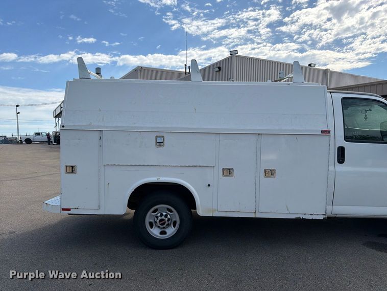 image for item DT3050 2014 GMC Savana utility van