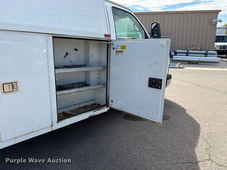 image for item DT3050 2014 GMC Savana utility van